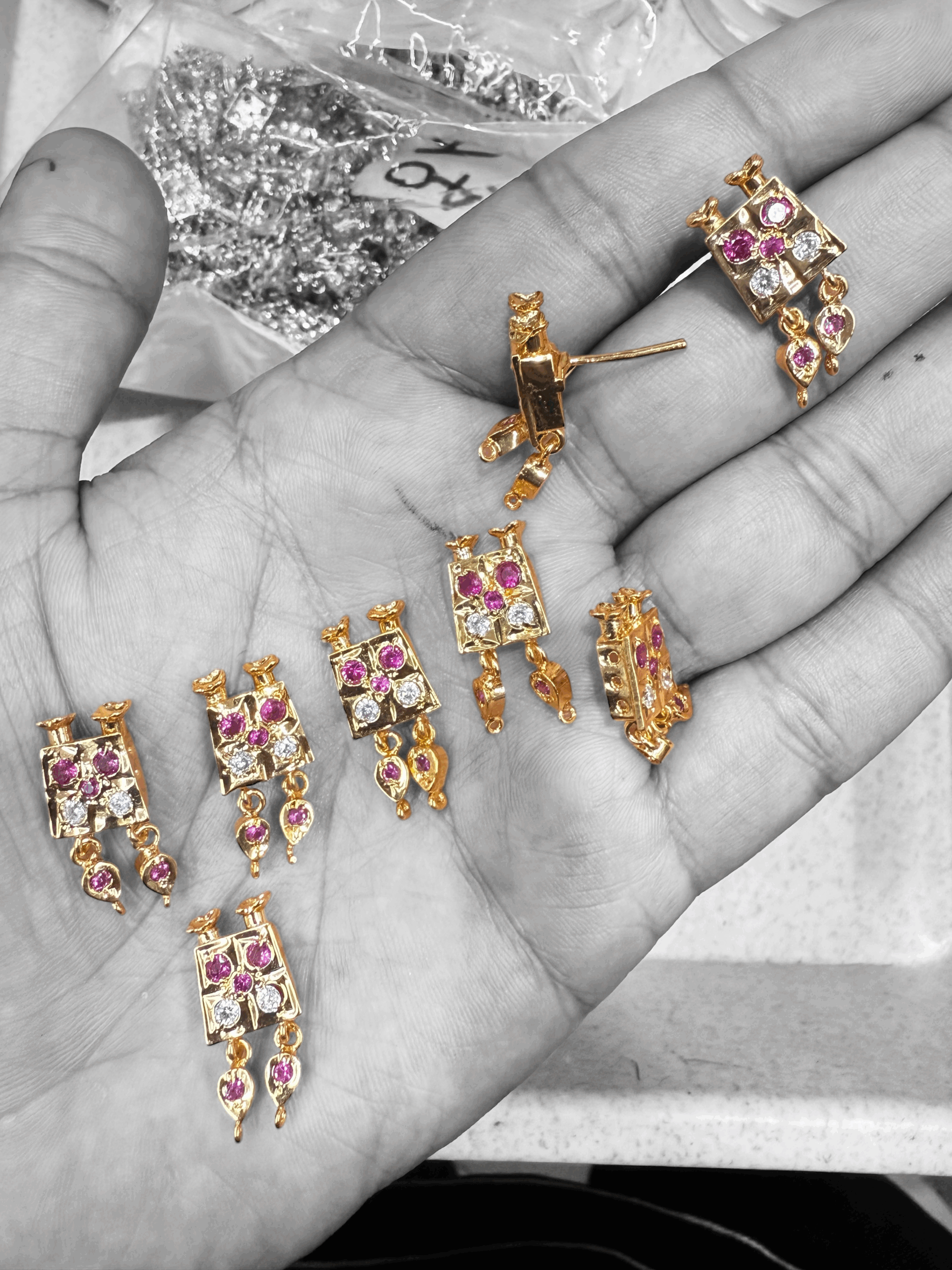 Premium Quality Sqaure Chinchpeti